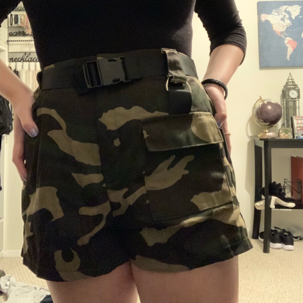 Army shorts with belt